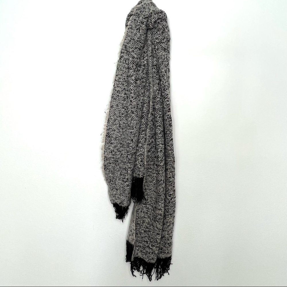 Divided by H & M Blanket Scarff